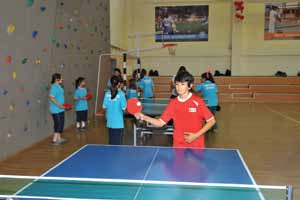 2013 Yaz Spor Okulu Ümraniye Belediyesi Yaz Spor Okulu, spor faaliyetlerine iki ayrı noktada, Ümraniye Belediyesi Hekimbaşı Spor Tesisleri nde ve Ümraniye Anadolu İmam Hatip Lisesi Kapalı Spor Salonu