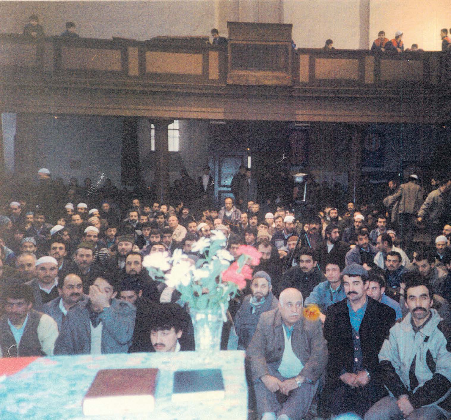 10 Camilerimiz camia 28 Aralık 2012 Türk Kültür ve İbadet Derneği nden Fatih e Strazburg Eyyub Sultan Camii 1982 yılında, o yıllarda cemiyetimizde büyük emekleri olan Durdu Boyraz, İlyas Güngör,