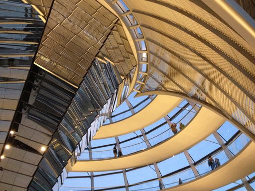 08.GÜN BERLİN 15 HAZ Kahvaltıdan sonra günümüze Parlamento binası Reichstag ın kubbe gezisi ile başlıyoruz.