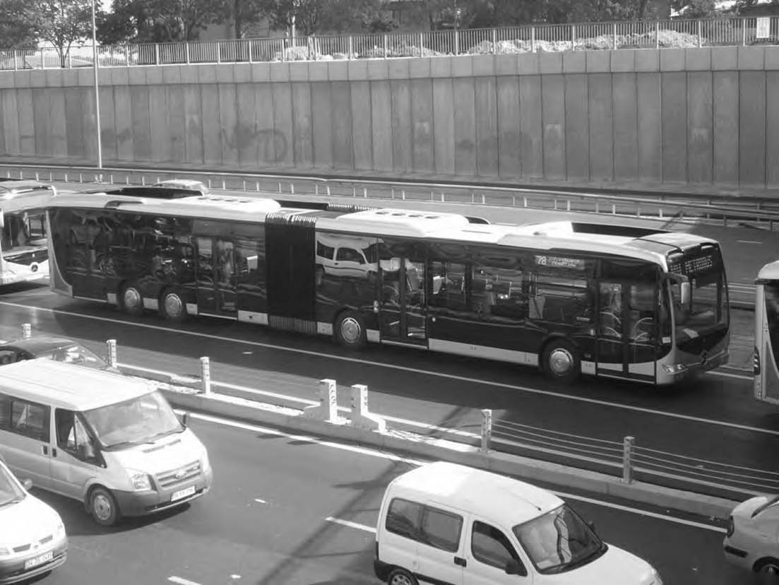 Tekst 6 İşte İstanbul un toplu taşımayla katettiği yol Size bir matematik problemi: İstanbul da, Beylikdüzü ile Taksim arasındaki 35 kilometrelik yolda bir kişi otobüs, metrobüs ve metroyla, diğeri
