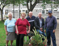 Katılım Konut sakini katılımına hoş geldiniz Parlak fikir Stokley Court Konut Sakinleri Derneği, ortak kullanıma haiz bahçelerini canlandırmak için Semt Ofisinden 700 sterlin ödenek aldı.