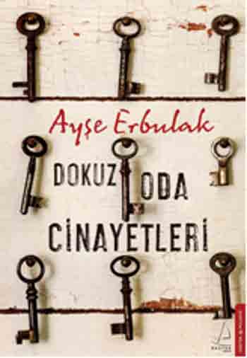 .. Sophie Hannah -Monogram Cinayetleri Daha sonra, gecenin ilerleyen saatlerinde Poirot, lüks Bloxham Otel de üç kişinin cinayete kurban gittiklerini öğrenir.