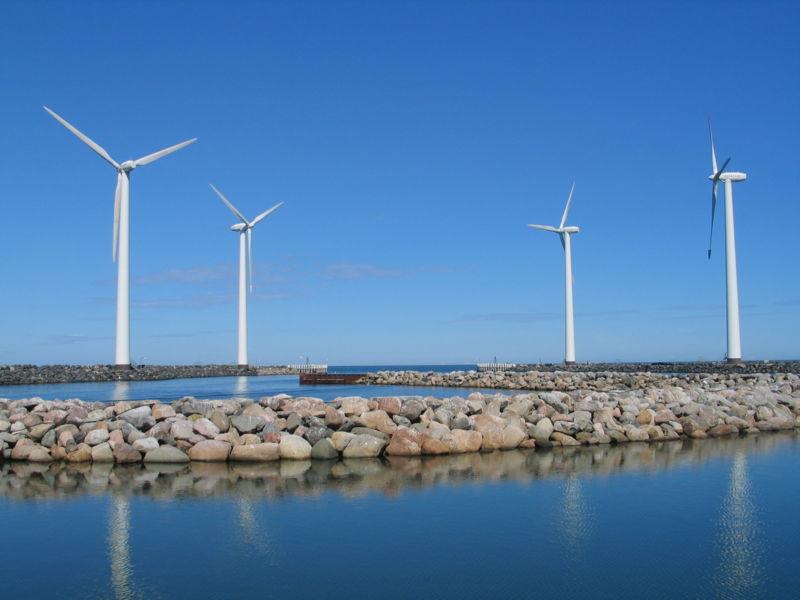 Resim 1.4 : Rüzgâr türbinleri 1.2.4.2. GüneĢ Enerjisi 1.6).