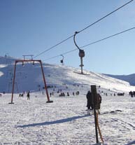 Zirvesi deniz seviyesinden 1608 metre yükseklikte olan tesis, 42 kilometrelik pist alanıyla da Türkiye nin sayılı kayak merkezlerinden.