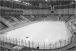 An ice hall (Picture 4) with 1000 seating capacity was built for curling competitions. It is the first curling hall in Turkey.