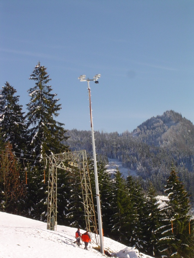 GENEL SORULAR VE CEVAPLAR Genel Kış koşullarında kullanılan projektörlü aydınlatma sistemlerinin özelliklerini ilgili spor dalı ve o sporun yapıldığı yerel ortam belirlemektedir.