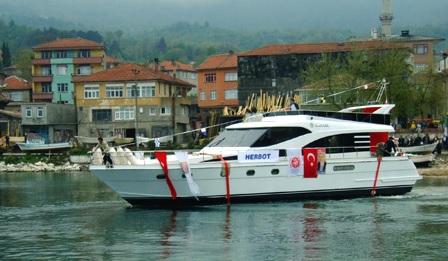 Şekil 6: Cobana Boat firması tarafından 1992 yılında Kurucaşile de (Hisar-Tekkeönü nde) yeniden hayat bulan "Golden Hind" kalyonu Bugüne kadar Kurucaşile de ahşap tekne üretimini 3 ana zaman dilimine