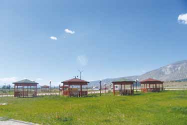 Jeotermal Haberler ERZİNCAN DA KAPLICALAR ADINDAN SÖZ ETTİRİYOR 45 Erzincan Belediyesi tarafından işletilen Kaplıca Tesisi Türkiye nin dört bir yanından ziyaretçi alıyor.
