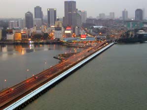 ÜLKELER ARASI SU TRANSFERİ PROJELERİ Şekil 3. Malezya Singapur su temin hatları ve karayolu ulaşımı 6 larla çözümü konusunda olumlu ve önemli bir işarettir.