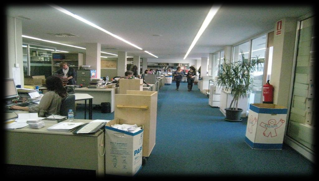 BĠBLĠOTECA DE COMUNICACIO I HEMERORETECA GENERAL Biblioteca de Comunicacio i Hemeroteca Genaral birinci katta yönetim ofisi ve personelin teknik çalıģma ofisi yer almaktadır.