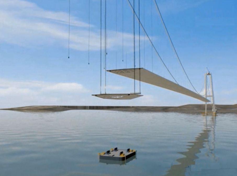 Tabliye Enkesiti Asma Köprü her biri 3.65 genişilğinde olmak üzere 2x3 şeritlidir. Askı kablolar arası mesafe 30,10 metredir. Tabliyenin her iki yanında muayenebakım amaçlı yol mevcuttur.