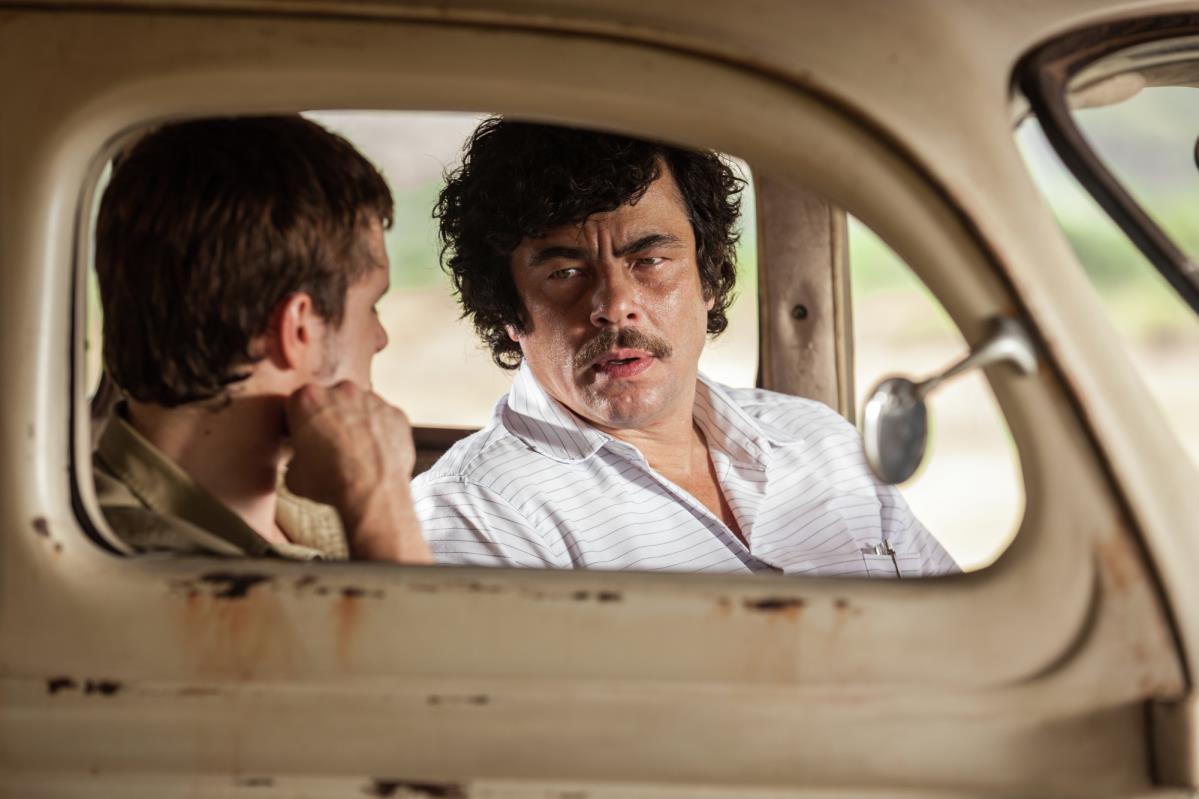 - 2 Aralık 1993 te Escobar, polis tarafından kıstırıldı ve kaçmaya çalışırken bir evin çatısında öldürüldü.