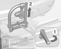Eşya saklama ve bagaj bölümleri 63 Bisiklet taşıyıcının sökülmesi 2. Kayışı çözün. Kelepçeyi yana döndürün (1) ve kilitleme pimini dışarıya çekin.