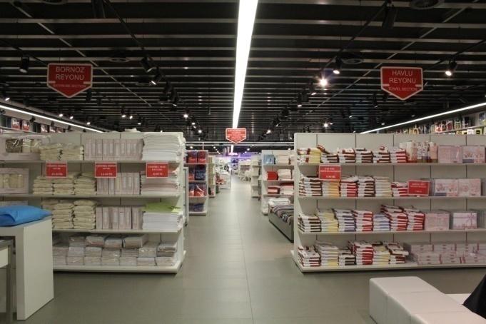 25 Fabrika SatıĢ Mağazamız Zorluteks Tekstil bünyesinde Türkiye nin en büyük outlet Taç Mağazası yer almaktadır.