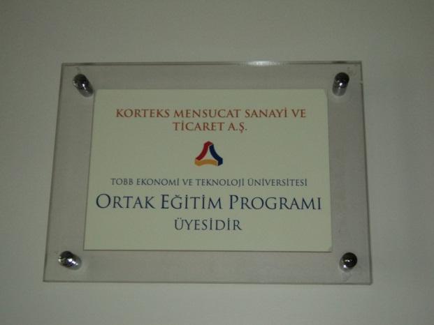 56 Üniversiteler Üniversiteler ile birlikte ortak yürütülen ve 2012 yılında tamamlanmıģ projeler: Sanayi Bakanlığı SANTEZ Projeleri: GüneĢ IĢığını Elektrik Enerjisine DönüĢtürülen (Fotovoltaik) Lif