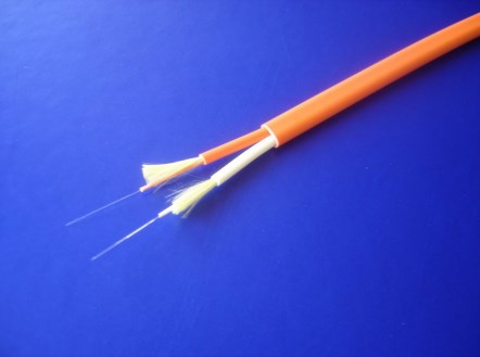 Şekil 4. Koaksiyel kablo 2.1.3. Optik Fiber İnce, esnek ortamda optik ışığı iletme yeteneğine sahiptir. Ultra erimiş silis, cam fiber veya plastikten oluşturulur. Silindirik şekli vardır.