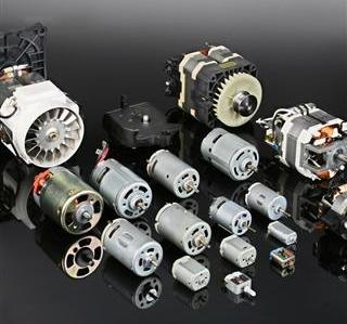 21 Elektrikli Otomobil Bitirme Ödevi 2.2. ELEKTRİK MOTORU E lektrik motorları, elektrik enerjisini mekanik enerjiye dönüştüren aygıtlardır.