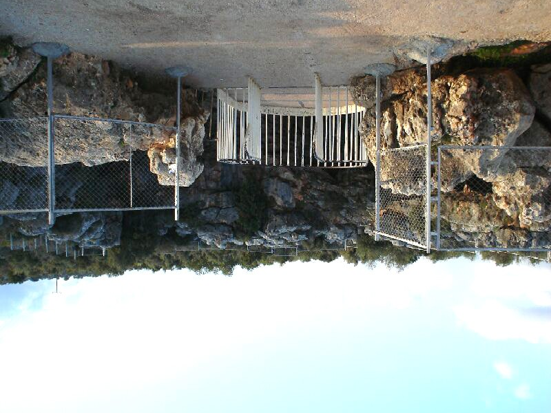 Cennet Cehennem Mağarası Cennet Çöküğü Bir yeraltı deresinin yol açtığı kimyasal erozyonla tavanın çökmesi sonucu meydana gelmiş büyük bir çukurdur.