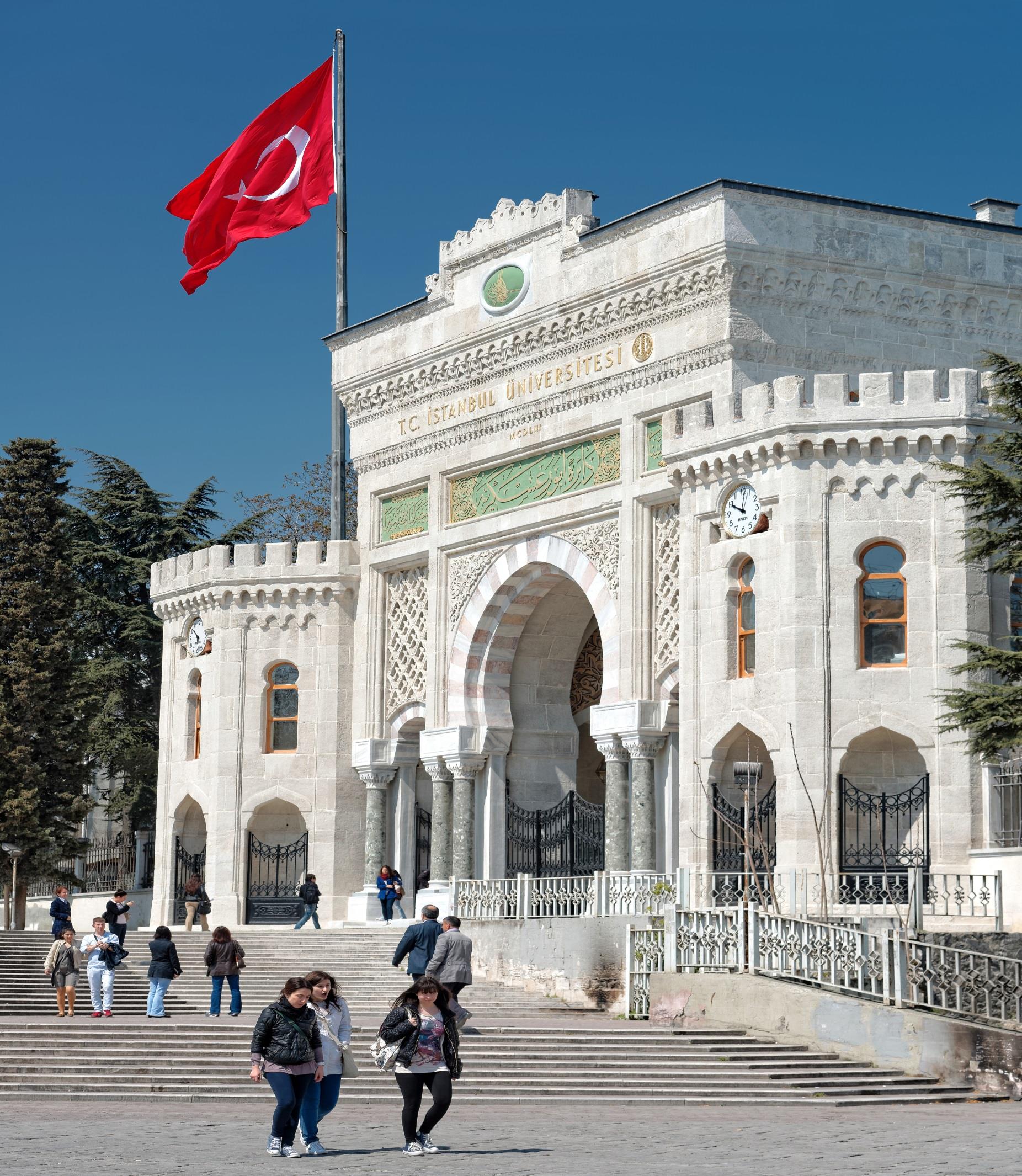 Yükseköğretimde Hizmetler Sektörü Hala Revaçta