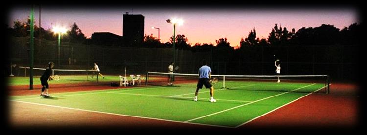 Kampusumuzda 2 adet kapalı, 2 adet toprak ve 16 adet yapay zemin olmak üzere toplam 20 adet tenis kortu bulunmaktadır.