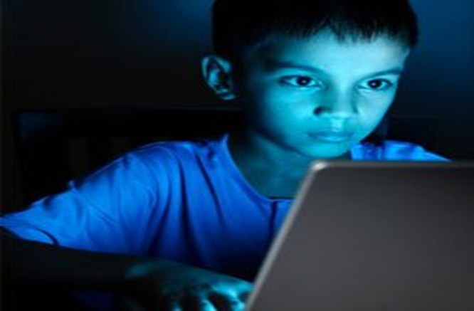 BİLGİSAYAR VE TELEVİZYON NASIL DİKKAT DAĞINIKLIĞINA NEDEN OLUR? Uzun süre bilgisayar ve televizyon izleyen çocukların kendilerini bir türlü ders çalışmaya yoğunlaştıramadıkları görülür.