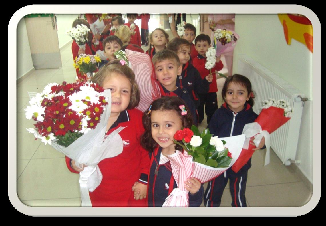 Büyük Önder Atatürk ü Anma Programı kapsamında okulumuzdaki Atatürk Büstüne öğrencilerimiz getirmiş oldukları çiçekleri bırakarak Saygı Duruşunda bulundular.