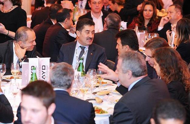 Her yıl düzenlenen «Turkey Investors Networking Dinner» AYD Yemeği Multi ve Ece Türkiye nin sponsorluğunda, AYD nin ev sahipliğinde 200 yatırımcı ve perakendeci Majestic Hotel de Turkey Investors