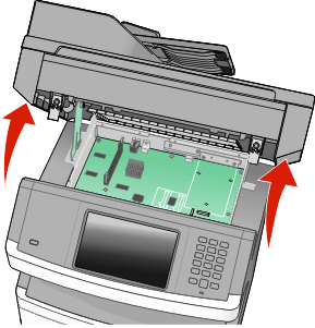 2 Sistem kartını açmak için tarayıcı ünitesinin önünü kaldırın. 3 Doğru konektörün yerini bulmak için aşağıdaki şekli kullanın.