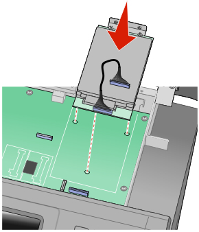 Yazıcı sabit diskini doğrudan sistem kartına takmak için: a Yazıcı sabit diskinin tutucularını sistem kartı