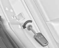 Anahtarlar, Kapılar ve Camlar 23 Uzaktan kumanda fonksiyonunda arıza Kilidin açılması Anahtarın kapı kilidinde çevrilmesi ile sürücü kapısının kilidi manuel olarak çözülür.