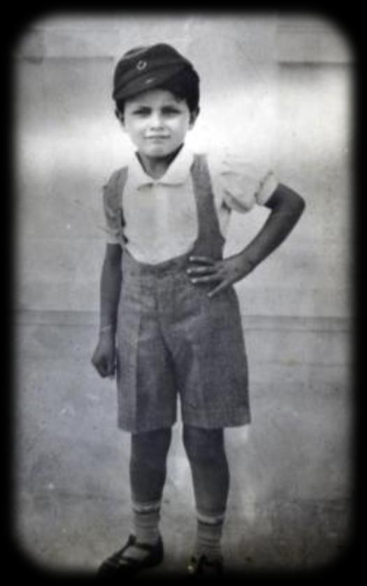 Çocukluk Yılları 9 Eylül 1931 tarihinde İzmir de doğdu.