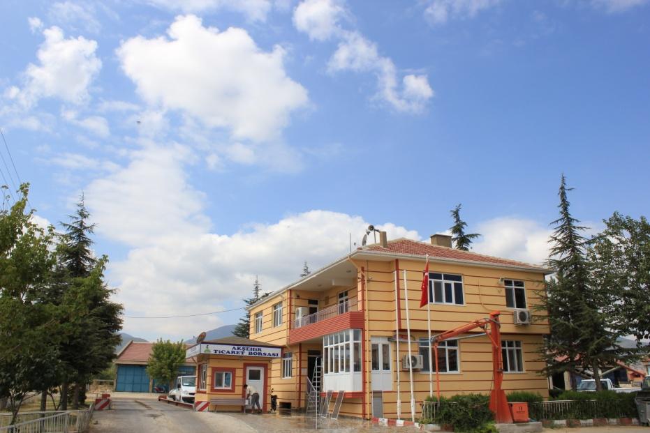 SUNUŞ Değerli Üyemiz, Akşehir Ticaret Borsası olarak; özellikle 2009 yılından itibaren hızlı bir şekilde her alanda Borsamızın kalkınmasına, dolayısıyla hem Akşehir imizin hem de Ülkemizin artı