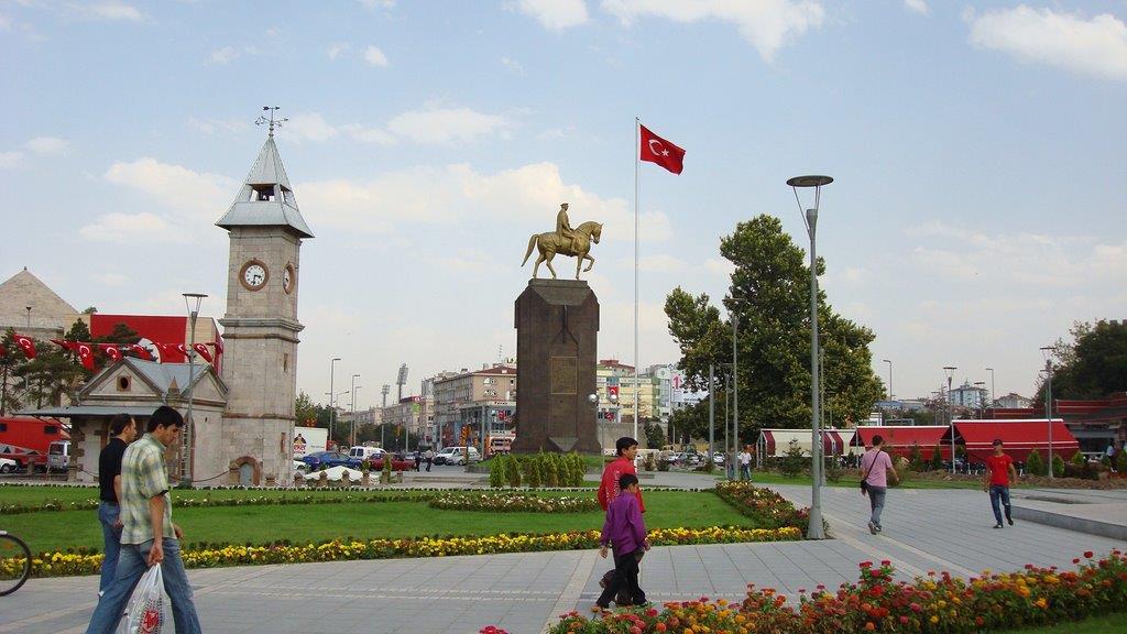 Kayseri Nüfusu According to 2013 data, population of Kayseri is 1.295.355.