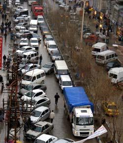 Türkiye de, özellikle İstanbul da, trafiğe çıkan araç sayısının hızla artması, bunun karşılığında