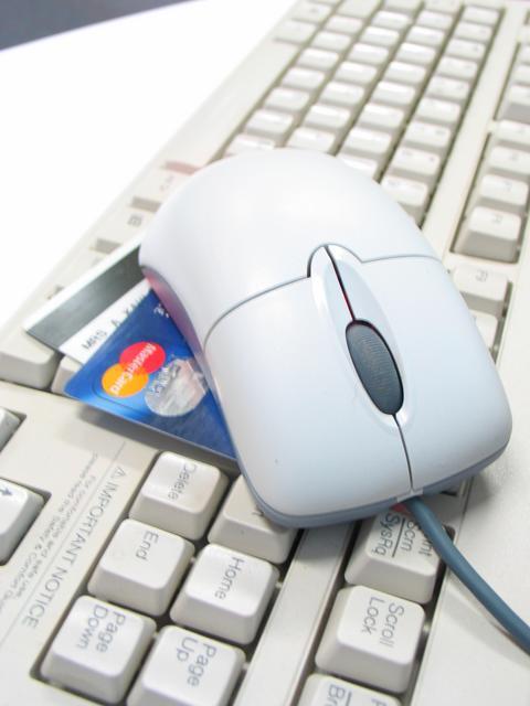 E-Banka Dolandırıcılığı Genellikle şu teknikler kullanılmaktadır: Kullanıcının e-banka sistemine giriş için kullandığı kullanıcı adı şifre ve