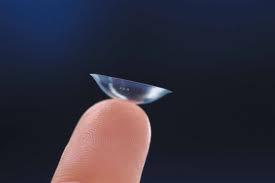 Kısaca "lens" olarak da tabir edilen bu mucizevî cihazlar miyopi, hipermetopi ya da astigmat gibi göz