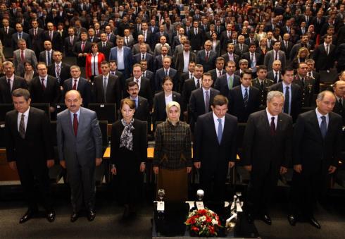 1.Uyuşturucu ile Mücadele Şurası Birincisi düzenlenen, Uyuşturucu ile Mücadele Şurası ATO Congressium'da, Başbakan Ahmet Davutoğlu nun katılımı ile başladı.