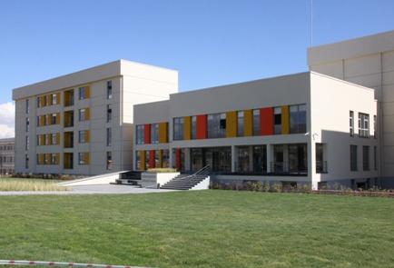 Ayrıca 2013 yılı içerisinde 200 kiģi kapasiteli Niğde Üniversitesi Ayhan ġahenk Öğrenci Yurdu hizmete girmiģtir.