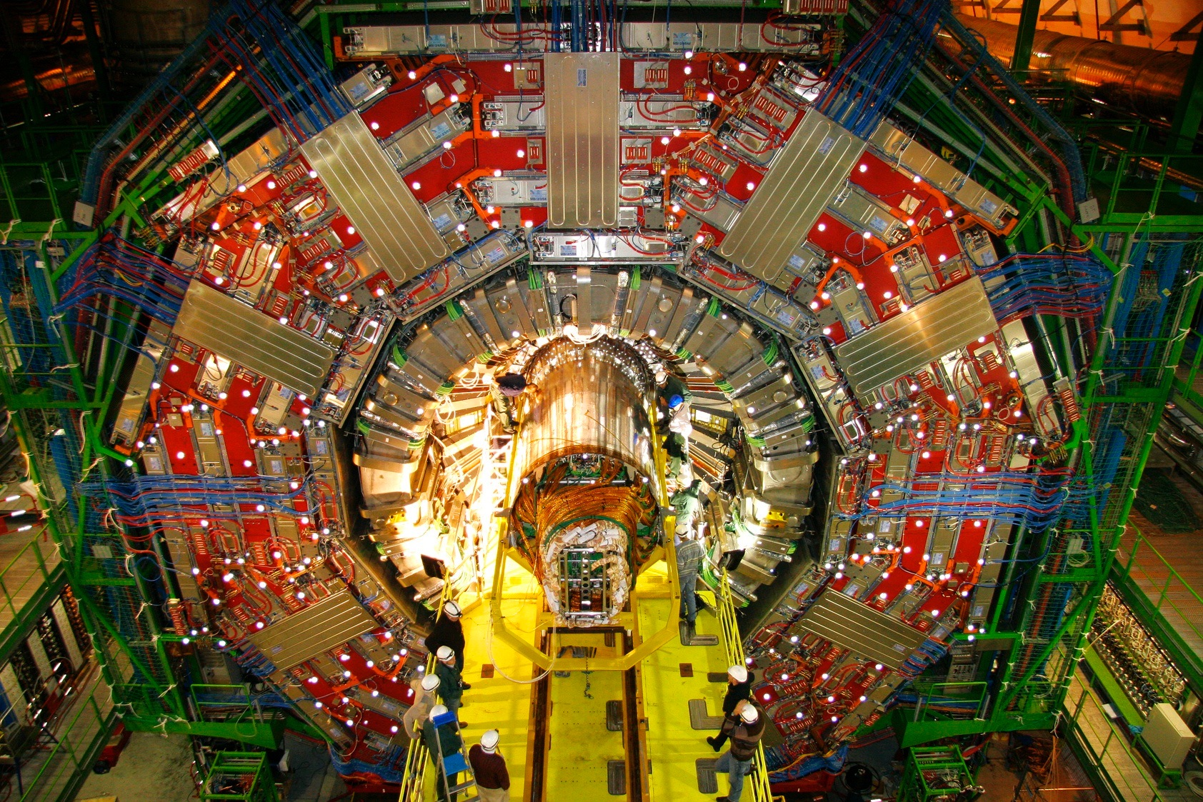 CERN araştırma merkezi Konsey tarafından 5 yıl süre ile atanan Genel Yönetici tarafından yönetilir.