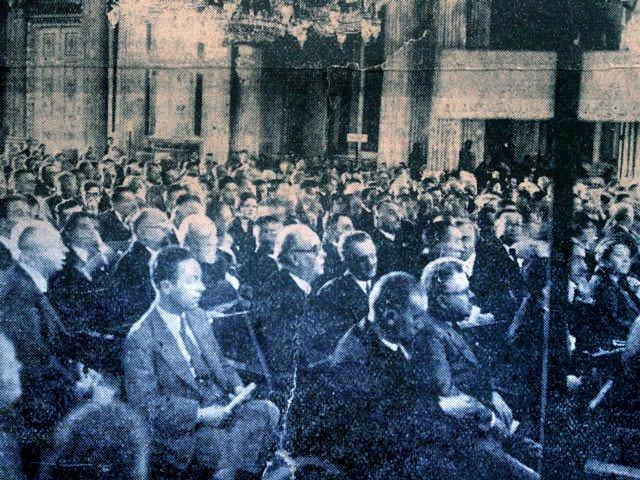 Türk Dili Tetkik Cemiyetinin bir sözlük hazırlaması, Dolmabahçe Sarayı nda Atatürk ün öncülüğünde 26