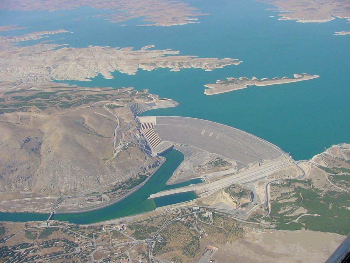 Diyarbakır ın toplam sulanabilir alanı 583.173 hektar olacaktır. Diyarbakır Silvan Barajı Projesiyle sulamaya açılması planlanan arazi miktarı 2 Milyon 450 Bin dekardır.