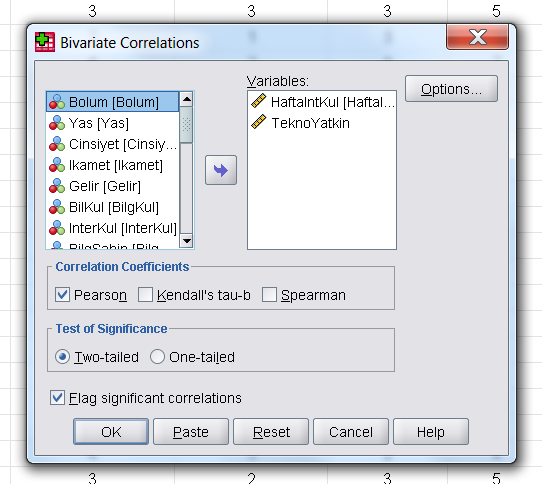 Programın verdiği (Aşağıda görülen) çıktıyı kullanarak, ilişkiyi yorumlayınız (Güçlü veya zayıf ve Pozitif veya Negatif). Correlations HaftaIntKul TeknoYatkin HaftaIntKul Pearson Correlation 1 Sig.