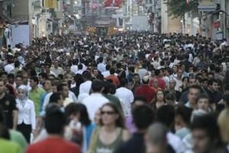 Nüfus yoğunluğu da en fazla olan bölgedir. Çünkü nüfusun fazlalığına karşılık bölgenin yüz ölçümü fazla geniş değildir.