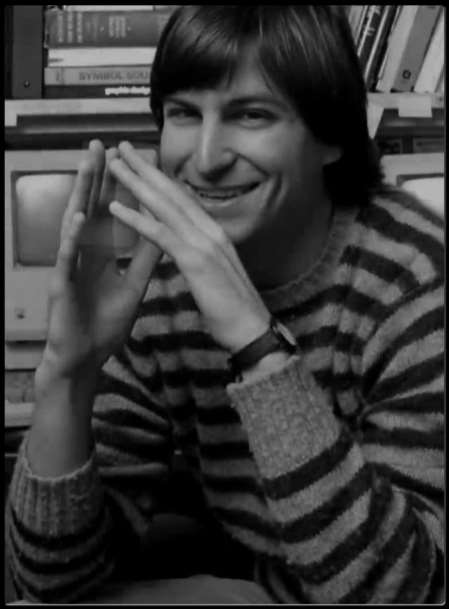 Steve Jobs 1972 yılında Kaliforniya da bulunan Homestead High School dan mezun oluyor, sonra