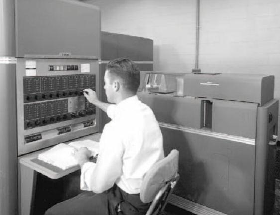 Türkiye deki Tarihçesi Türkiye de bilgisayar kullanımı, Karayolları Genel Müdürlüğünde, 1960 yılında hizmete giren ve yaklaşık 12 yıl kullanılan IBM-650 Data Processing Machine ile başlamıştır.
