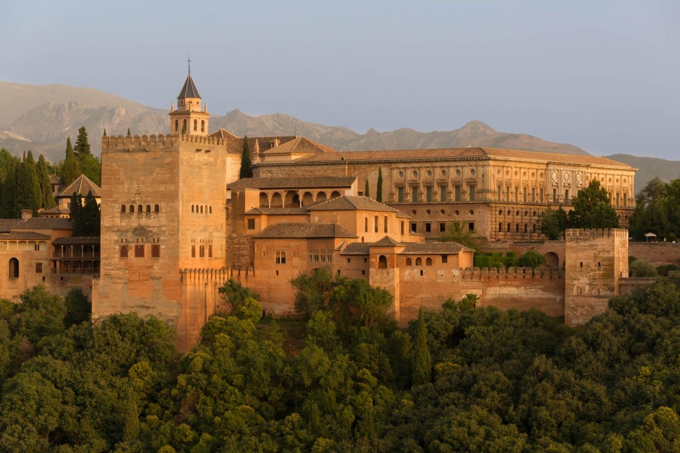 6.GÜN Kahvaltı sonrası otelden çıkış yaparak Valencia panoramik şehir turumuzda görülücek yerler arasında; Gotik Katedral, Micalet Çan Kulesi,15. y.y. da takasla alışveriş yapılan Lonja Market, eski market alanı ve portakallarıyla ünlü meyve bahçeleri bulunmaktadır.