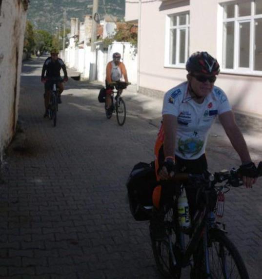 Sayfa 10 Bisiklet Turu 28 Ekim 2015 tarihinde Okt. Adnan ÇANGIR ve Okt.