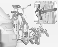 Eşya saklama ve bagaj bölümleri 81 Adaptörün takılması İkiden fazla bisiklet taşınacaksa, adaptör ikinci bisiklet bağlanmadan tespit edilmelidir. 1.
