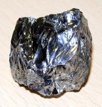 4A Grubu Elementleri ( ns 2 np 2, n 2 ) C Si Ge Sn Pb Grubun ilk üyesi karbon ( C) ametaldir. Karbonun grafit ve elmas olmak üzere iki allotropu vardır.
