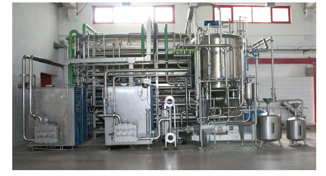 Salça fabrikasında sterilizasyon ünitesi 45 Sterilizasyon gıdalara iki şekilde uygulanmaktadır; Gıda hermetik kapatılabilen bir ambalaja (kutu, kavanoz, şişe) doldurulup, kapatıldıktan sonra belirli